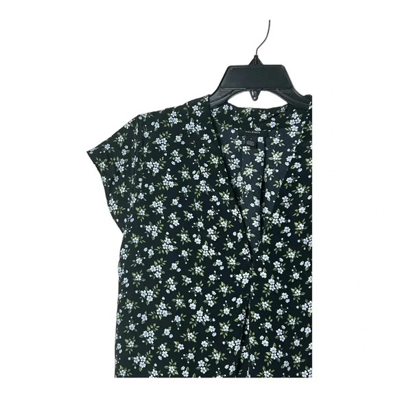 1540. HALOGEN SHORT CAP SLEEVE FLORAL PATTERN TOP 100% POLYESTER BLACK/WHITE - Picture 4 of 10